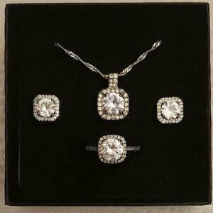 White Gold And Diamond Jewelry Set